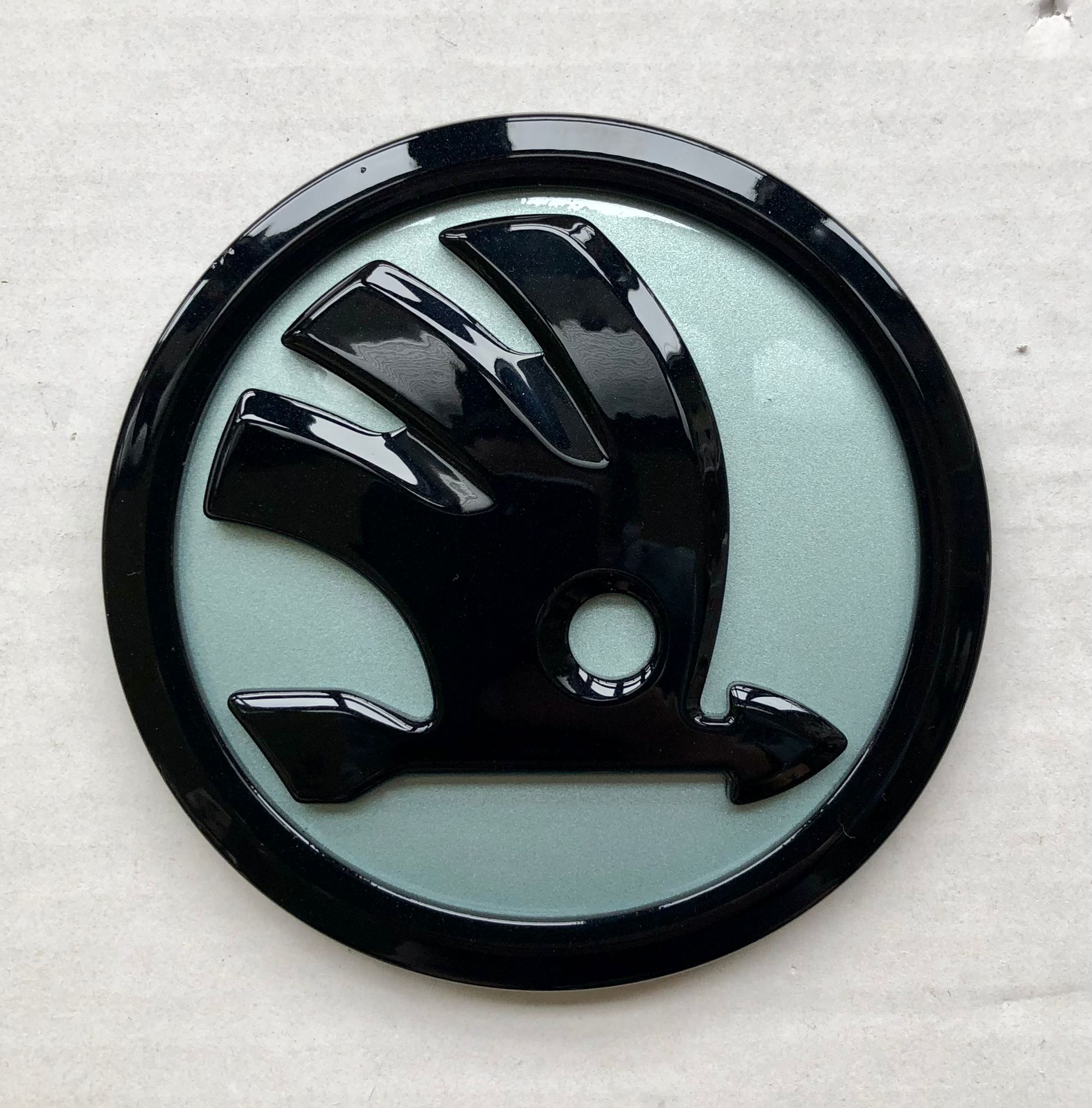 90/80mm Black and Red Arrow Logo Bonnet Trunk Emblem Badge fit for Skoda  Superb Octavia Fabia Enyaq - AliExpress
